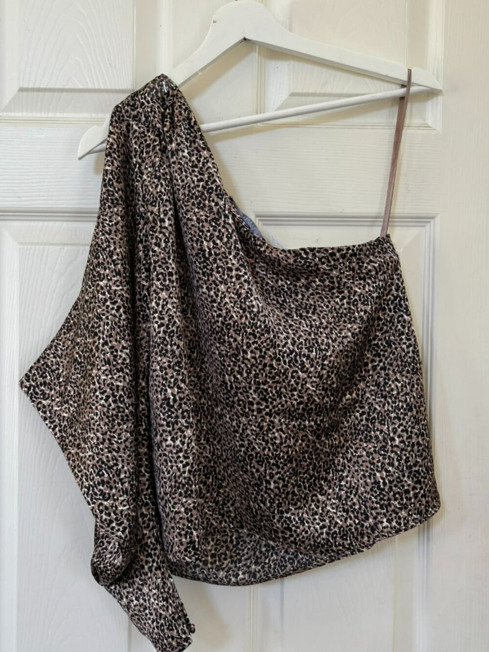 NWT WHBM Taupe, Black and White Leopard Print One-Shoulder Asymmetrical Blouse 8 - Picture 4 of 9
